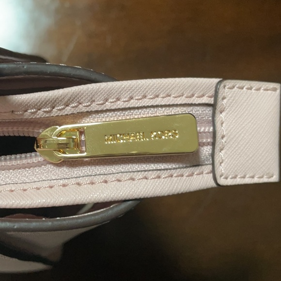 Michael Kors purse - Picture 4 of 8